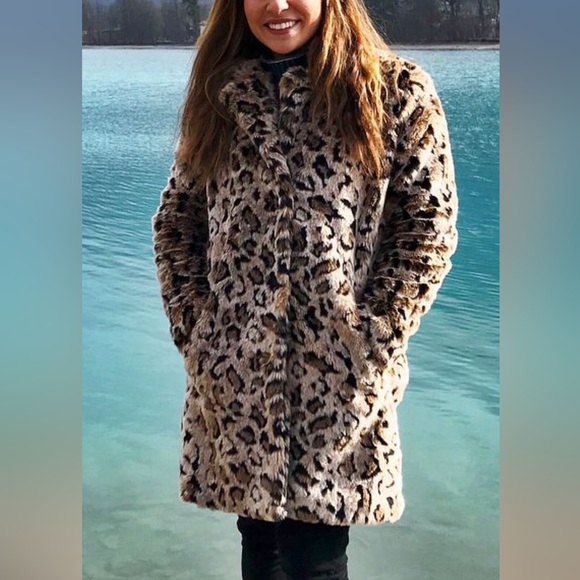 Lovers and friends leopard/cheetah faux fur jacket/coat - Picture 2 of 2